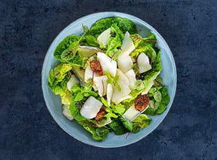 Salad with Norwegian clipfish, goat cheese and figs