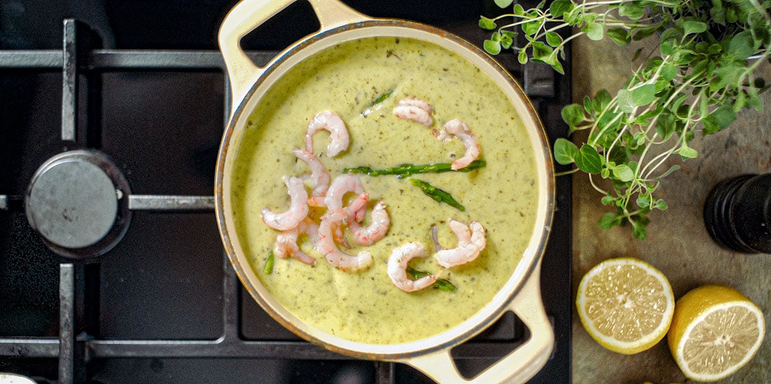 Asparagus soup with prawns